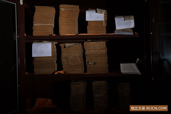 四川師范大學(xué)圖書館書庫(kù)一角